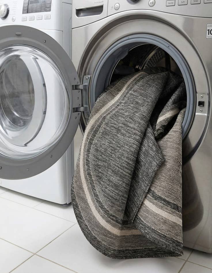 Detail image of 7' 10 x 10'  Washable Border Indoor / Outdoor Oval Rug