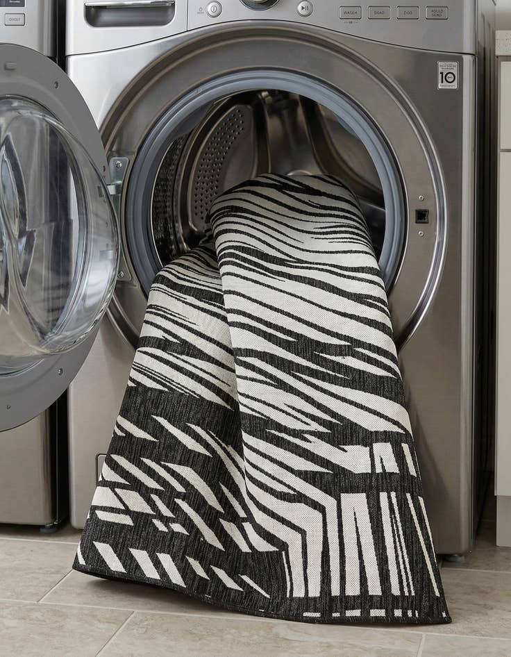 Detail image of 7' 10 x 10'  Washable Modern Indoor / Outdoor Rug