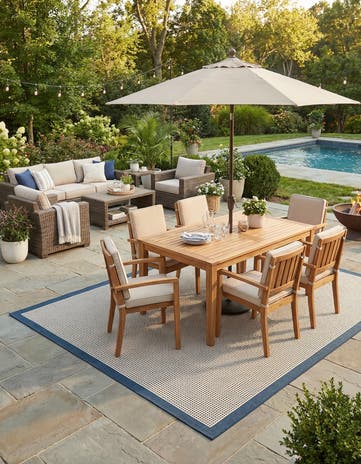 9' x 12' Easy-Clean Border Indoor / Outdoor Rug