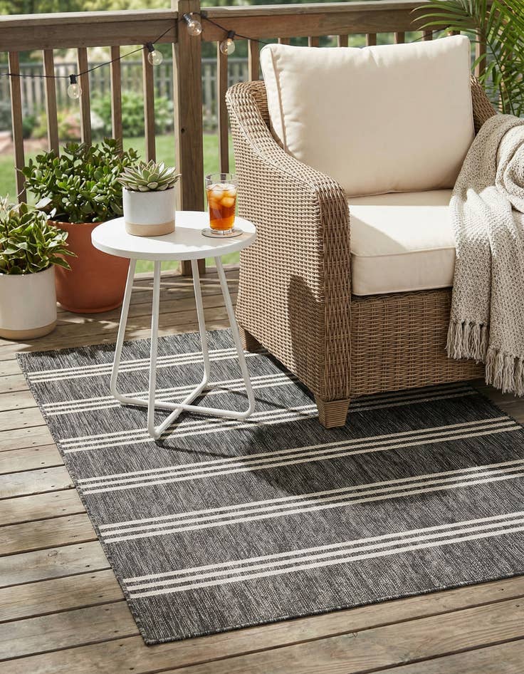 Detail image of 1' 4 x 1' 4  Washable Jill Zarin Indoor / Outdoor Sample Rug