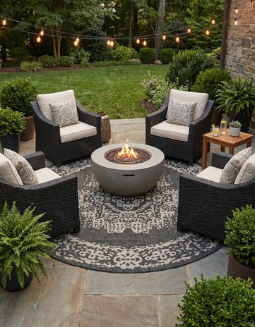 Charcoal Gray Easy-Clean Traditional Indoor / Outdoor Round Rug
