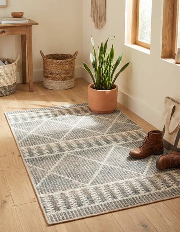 Gray Easy-Clean Lattice Indoor / Outdoor Rug