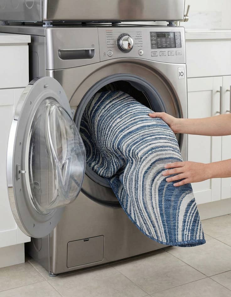 Detail image of 4' x 4'  Washable Modern Indoor / Outdoor Round Rug