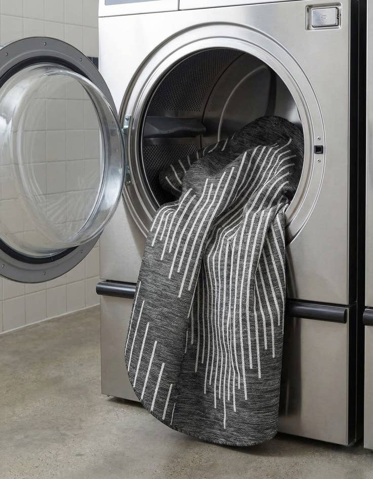 Detail image of 3' x 3'  Washable Modern Indoor / Outdoor Round Rug