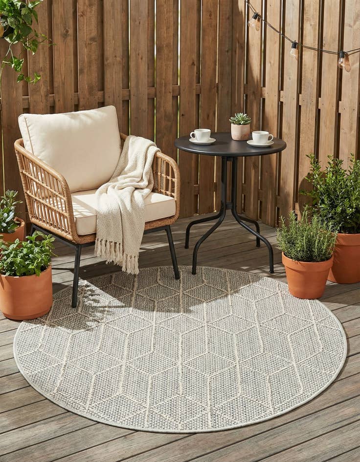 Detail image of  3' 1 x 3' 1  Washable Lattice Indoor / Outdoor Round Rug