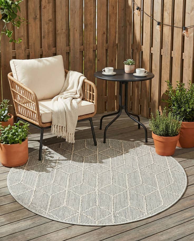 Detail image of 3' 1 x 3' 1 Easy-Clean Lattice Indoor / Outdoor Round Rug