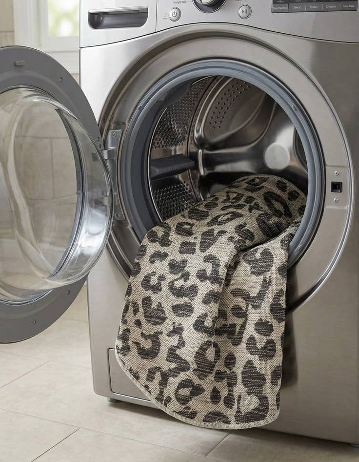 Detail image of 3' x 3'  Washable Safari Indoor / Outdoor Round Rug