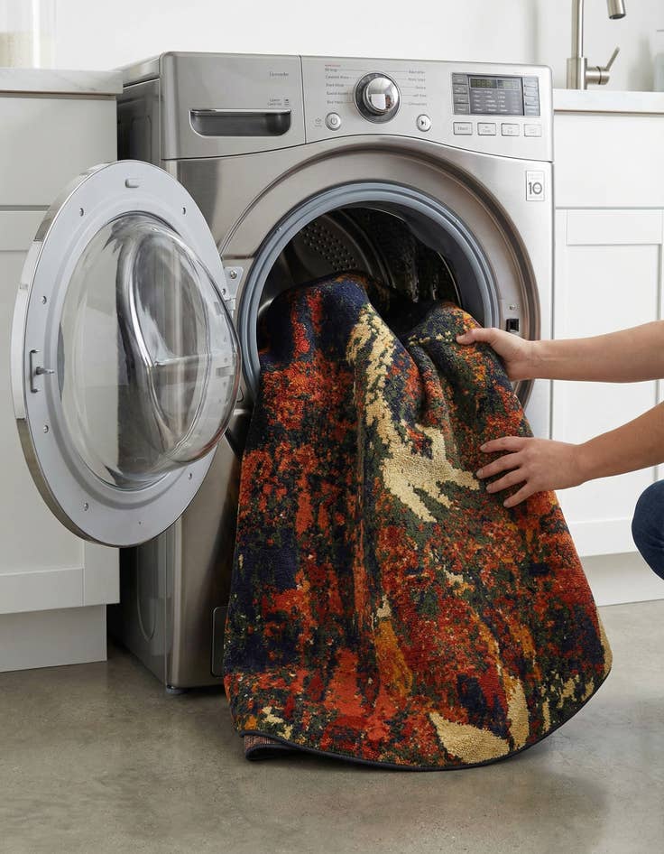 Detail image of 7' 10 x 7' 10  Washable Haerfest Round Rug