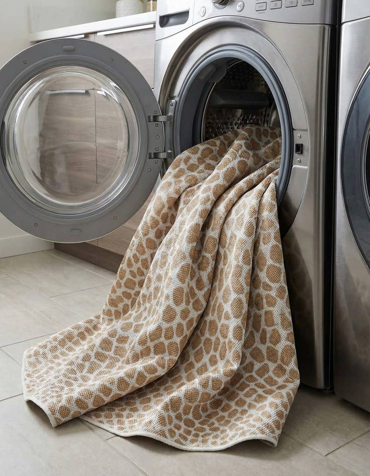 Detail image of 6' 7 x 6' 7  Washable Jill Zarin Cape Town Indoor / Outdoor Round Rug