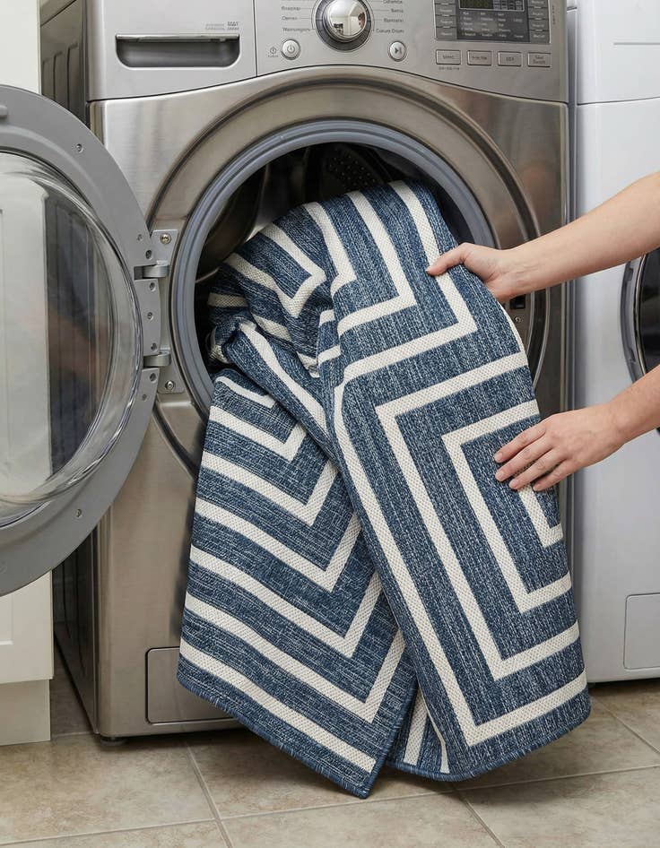 Detail image of  7' 10 x 10'  Washable Modern Indoor / Outdoor Rug