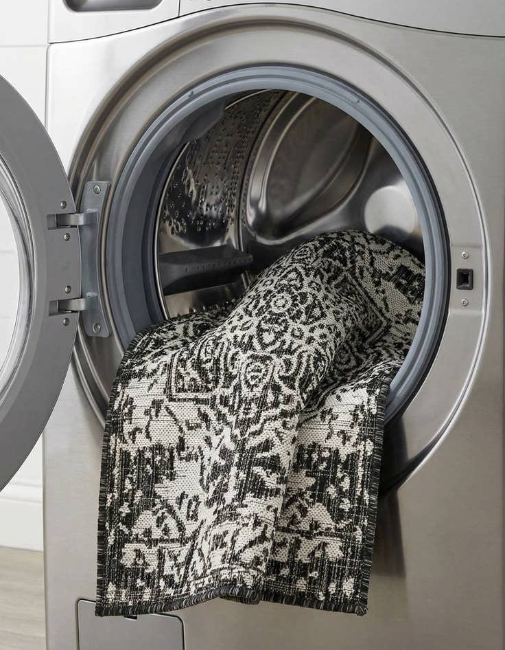 Detail image of 2' x 3'  Washable Jill Zarin Dubai Indoor / Outdoor Rug