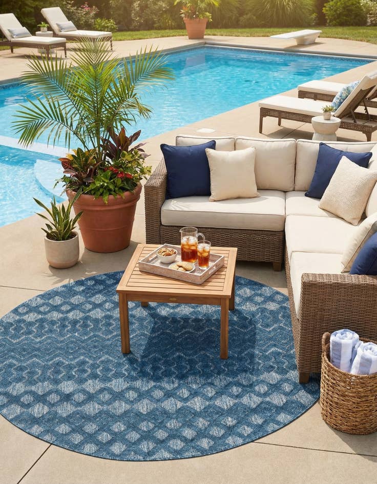 Detail image of 7' x 7'  Washable Trellis Textured Indoor / Outdoor Round Rug