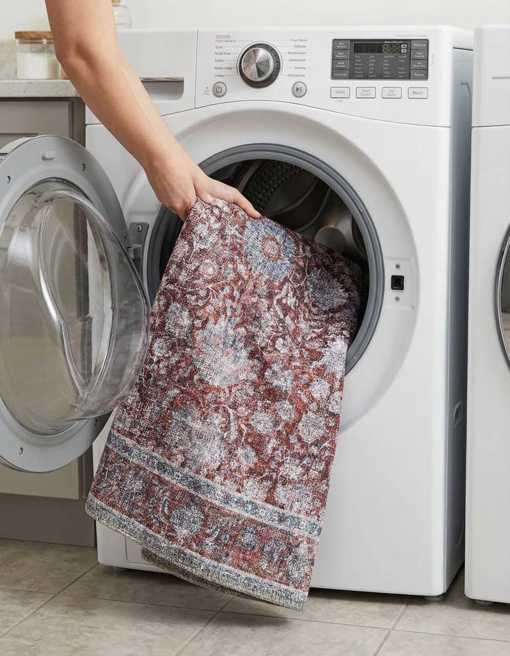 Detail image of 2' x 3' Yara Rug