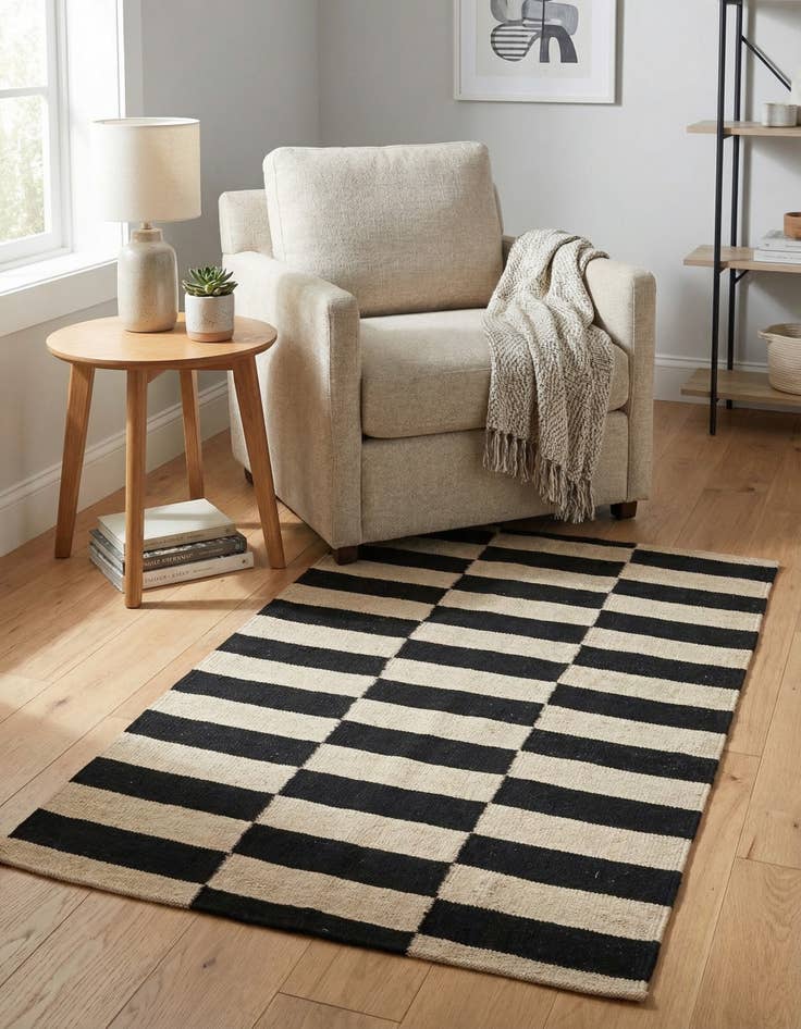 Detail image of 2' 8 x 3' 9  Hand Woven Kilim Modern Wool Rug