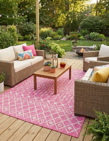 7' x 10' Easy-Clean Lattice Indoor / Outdoor Rug