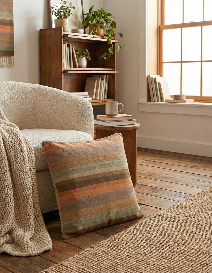 Detail image of  2' 7 x 3' 3  Hand Woven Pillow Wool Square Rug