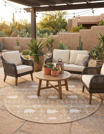 7' 10 x 7' 10 Easy-Clean Southwestern Indoor / Outdoor Round Rug