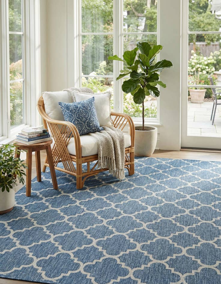 Detail image of 9' x 12' Easy-Clean Trellis Indoor / Outdoor Rug