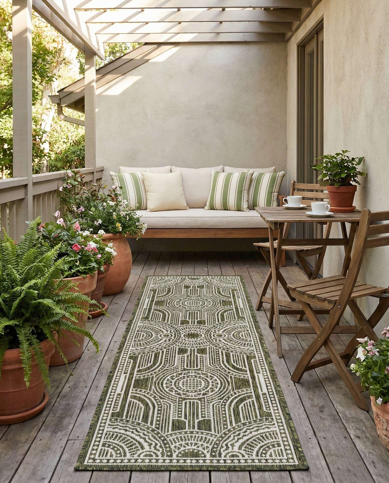 2' x 6' Easy-Clean Traditional Indoor / Outdoor Runner Rug