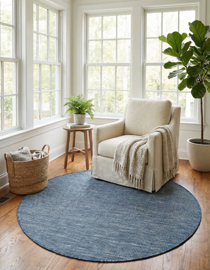 Detail image of 4' x 4'  Washable Solid Indoor / Outdoor Round Rug