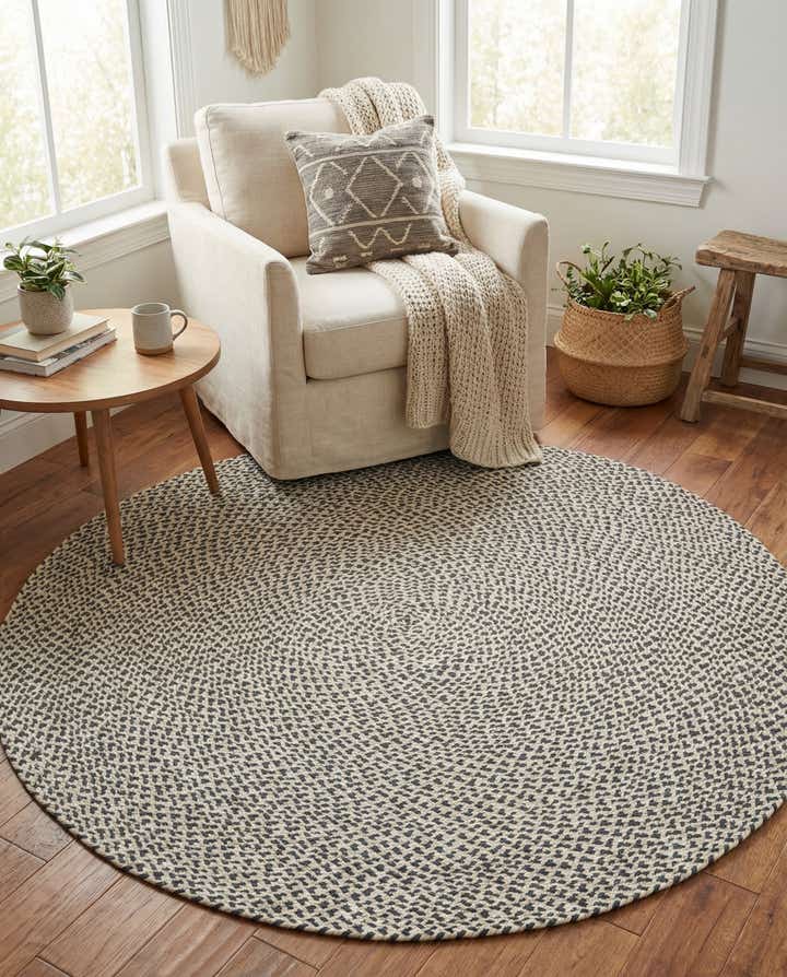 5' 1 x 5' 1 Handmade Tweed Braided Jute Round Rug