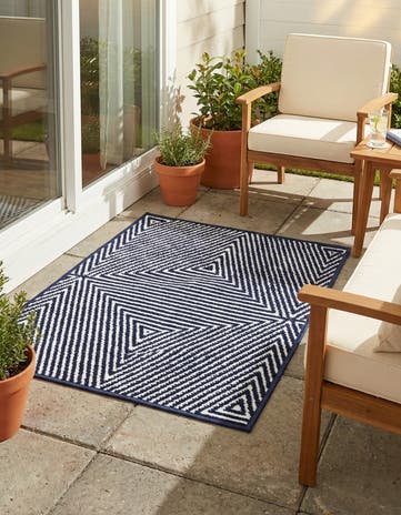 2' x 3' Easy-Clean Sabrina Soto Indoor / Outdoor Rug