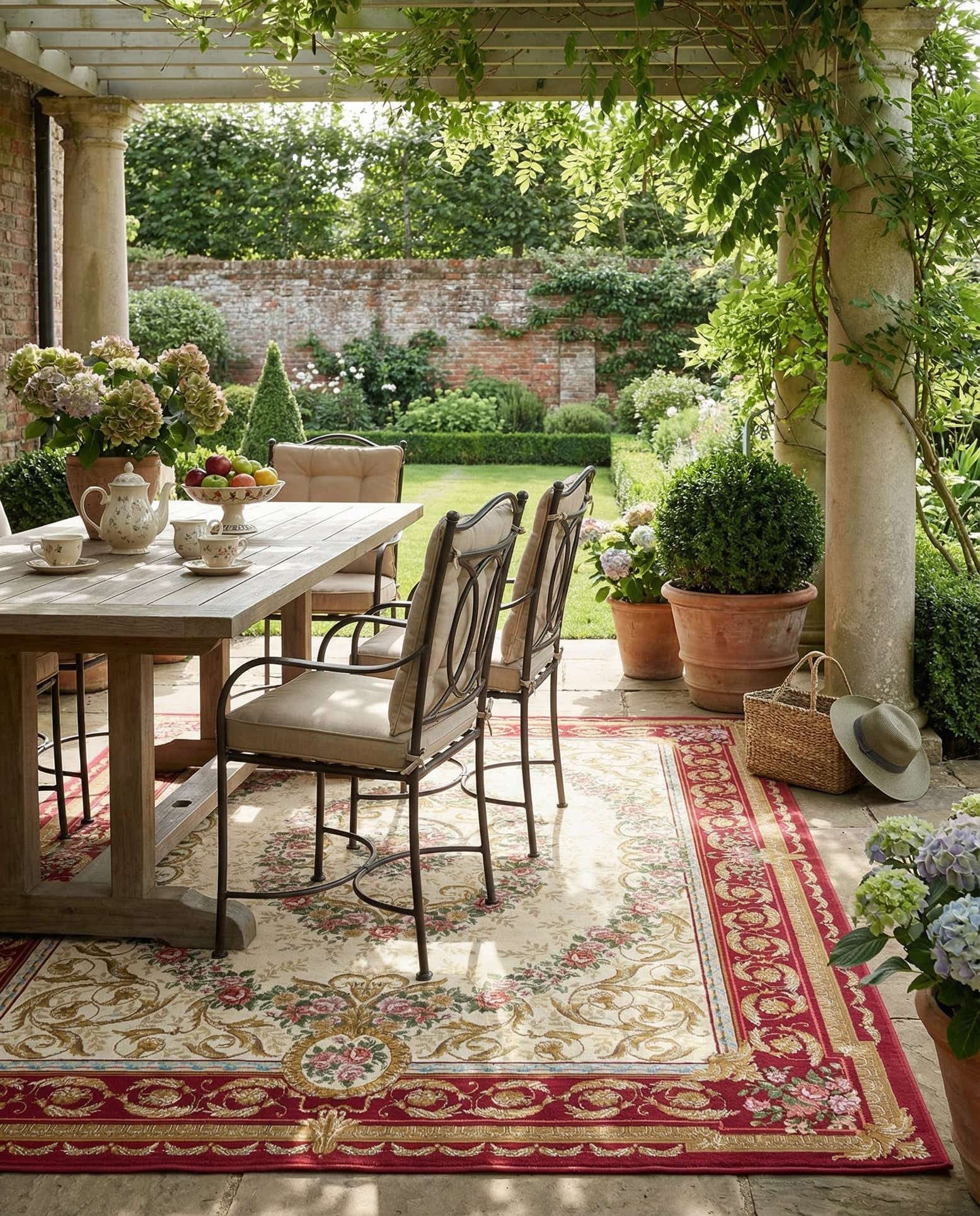 7' 10 x 10' Easy-Clean Traditional Indoor / Outdoor Rug