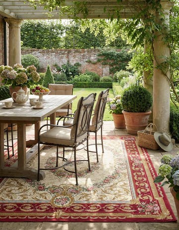 7' 10 x 10' Easy-Clean Traditional Indoor / Outdoor Rug