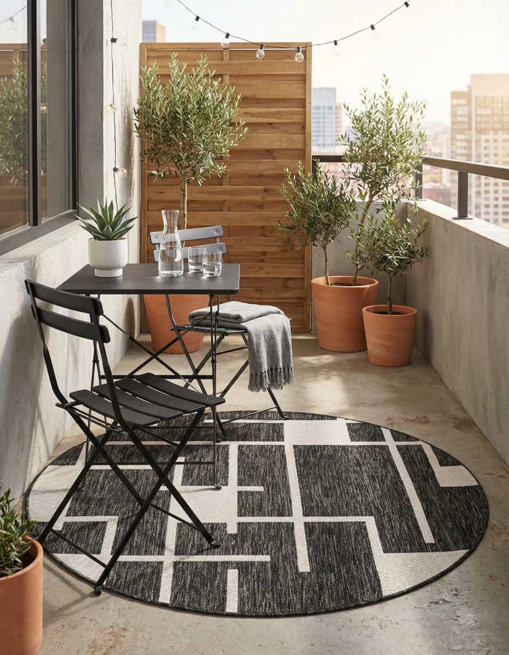 Detail image of 4' x 4'  Washable Modern Indoor / Outdoor Round Rug