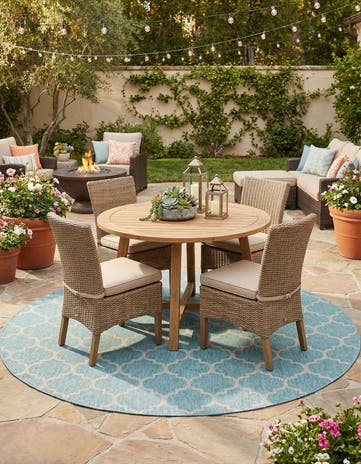 10' 8 x 10' 8 Easy-Clean Lattice Indoor / Outdoor Round Rug