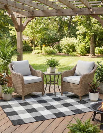 5' 3 x 8' Easy-Clean Checkered Indoor / Outdoor Rug