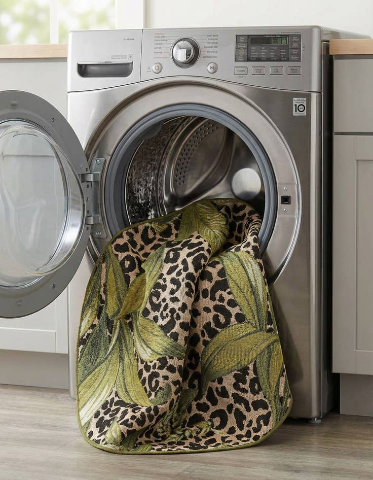 Detail image of  4' x 4'  Washable Botanical Indoor / Outdoor Round Rug