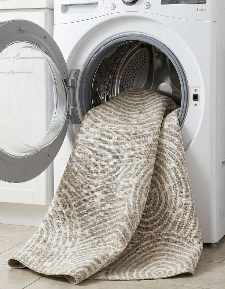 Detail image of 7' 10 x 7' 10  Washable Modern Indoor / Outdoor Round Rug