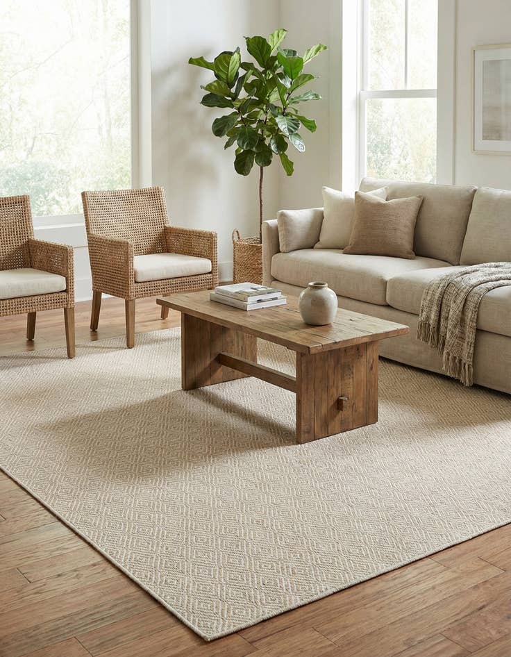 Detail image of 9' x 12' Easy-Clean Trellis Indoor / Outdoor Rug