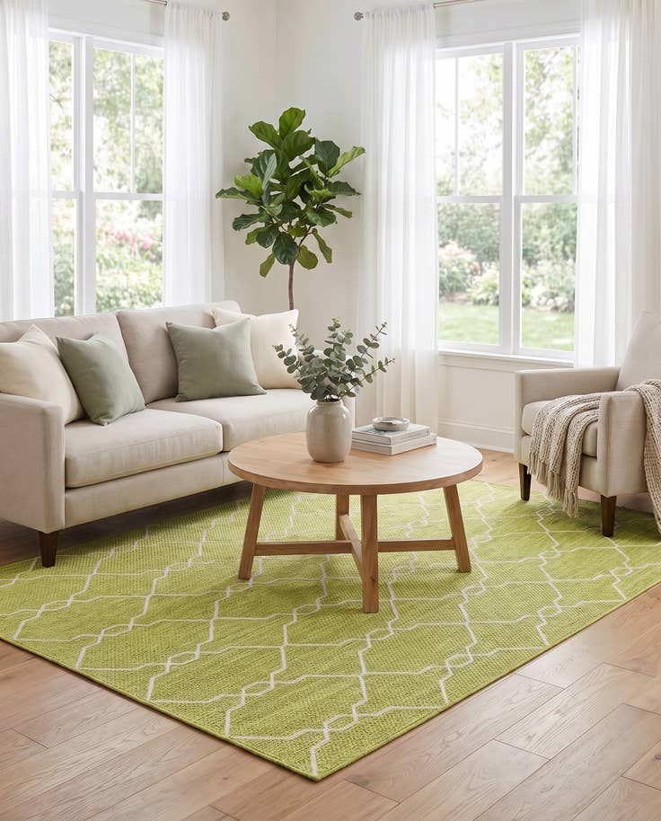 Detail image of 6' x 9' Easy-Clean Lattice Indoor / Outdoor Rug