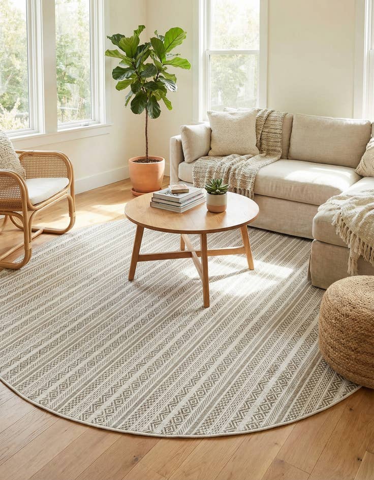 Detail image of 7' 10 x 7' 10 Easy-Clean Striped Indoor / Outdoor Round Rug