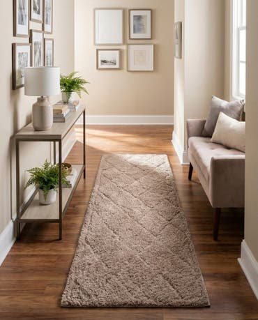  2' 7 x 10' Lattice Shag Runner Rug