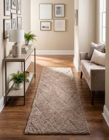 2' 7 x 10' Lattice Shag Runner Rug