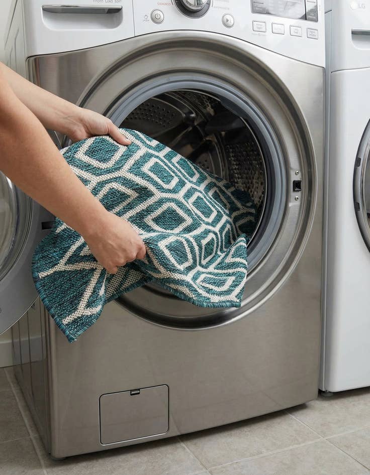 Detail image of 2' x 3'  Washable Jill Zarin Turks and Caicos Indoor / Outdoor Rug