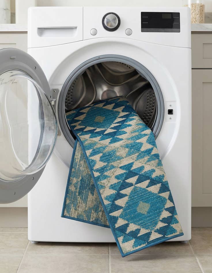 Detail image of 2' 7 x 5' 3  Washable Southwestern Indoor / Outdoor Runner Rug