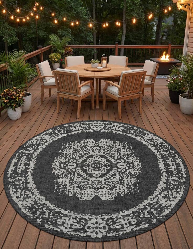 Detail image of 10' x 10'  Washable Traditional Indoor / Outdoor Round Rug