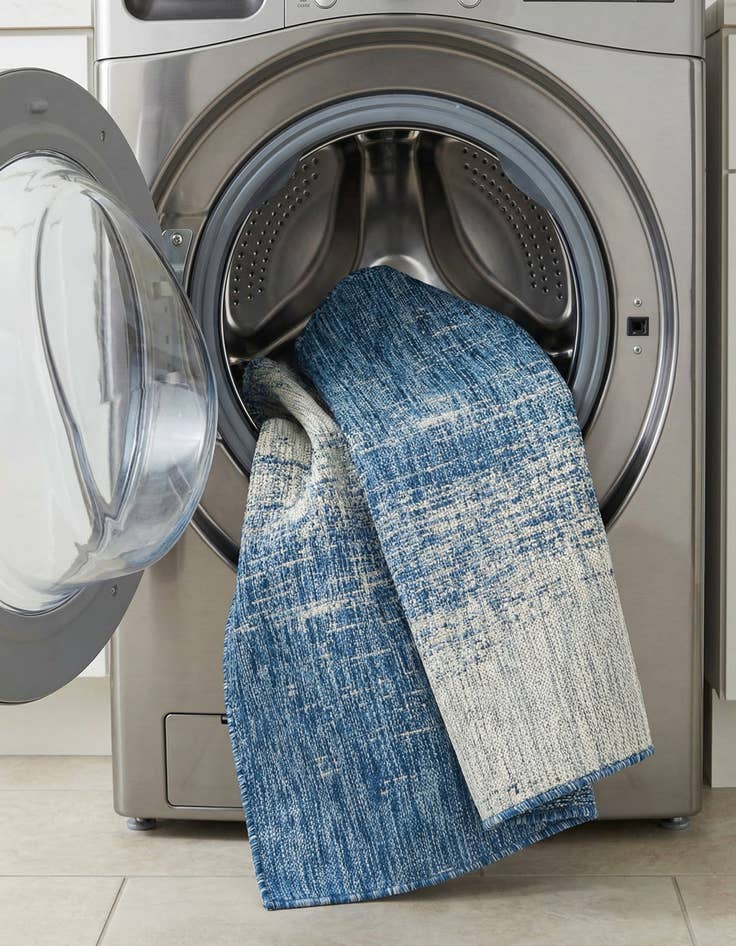 Detail image of 4' x 6'  Washable Modern Indoor / Outdoor Rug