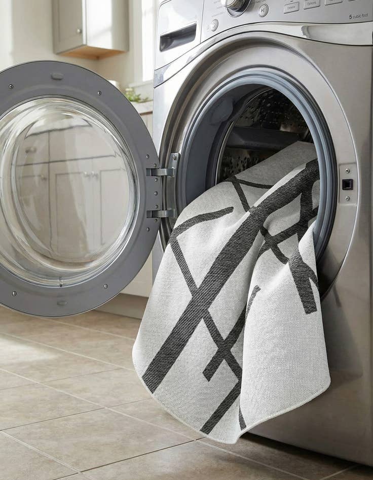 Detail image of  7' 10 x 7' 10  Washable Modern Indoor / Outdoor Round Rug