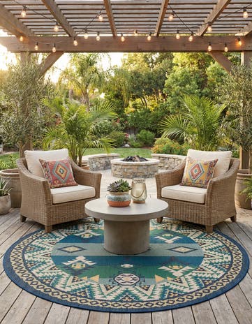 7' 10 x 7' 10 Easy-Clean Baja Indoor / Outdoor Round Rug