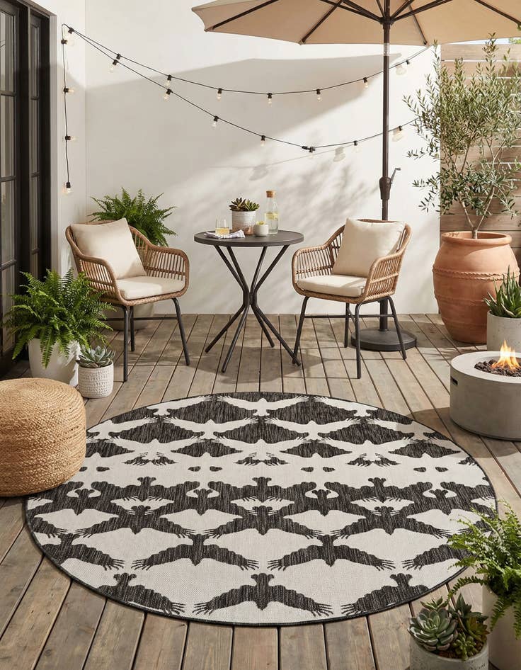 Detail image of 6' x 6'  Washable Modern Indoor / Outdoor Round Rug