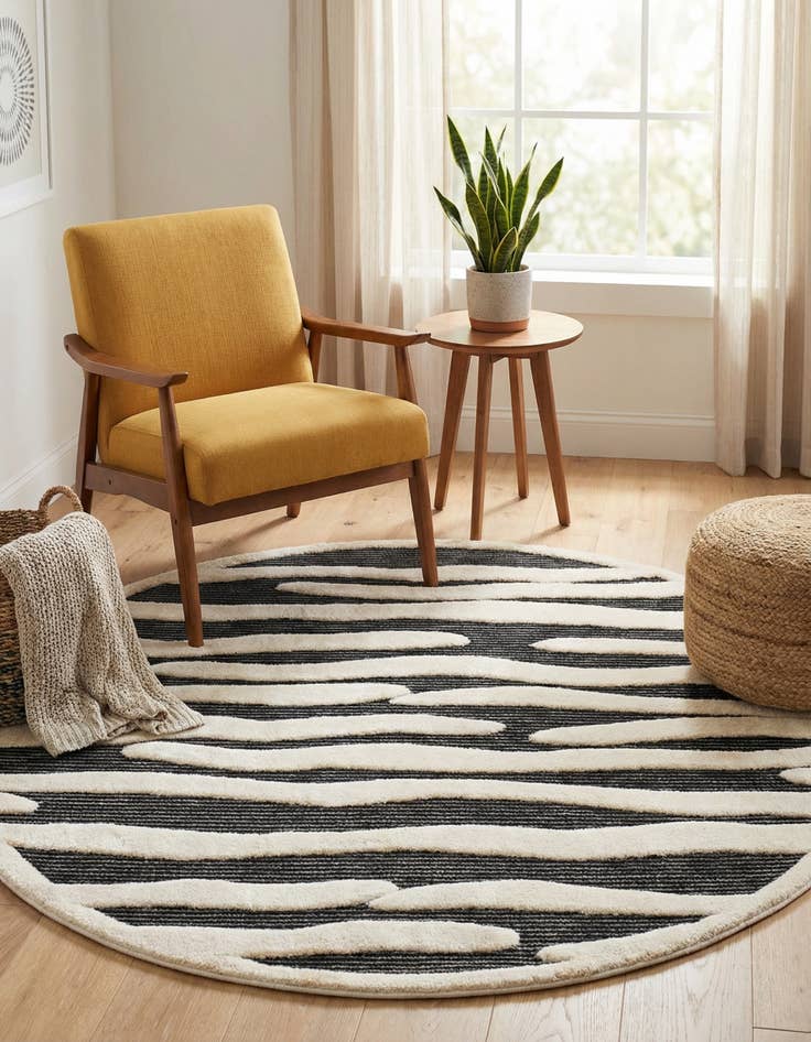 Detail image of 6' x 6' Prismatic Round Rug