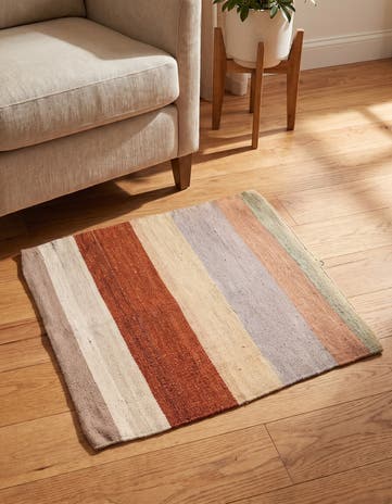 1' 6 x 1' 6 Hand Woven Pillow Wool Square Rug
