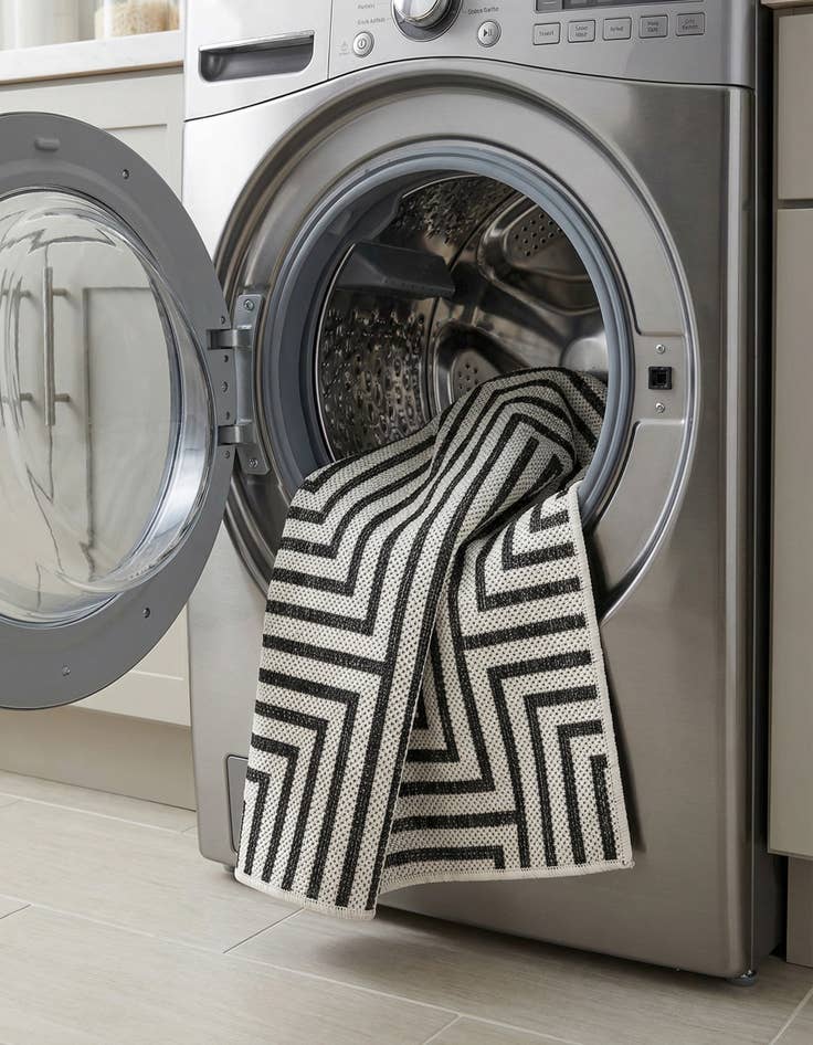 Detail image of  2' x 3'  Washable Modern Indoor / Outdoor Rug