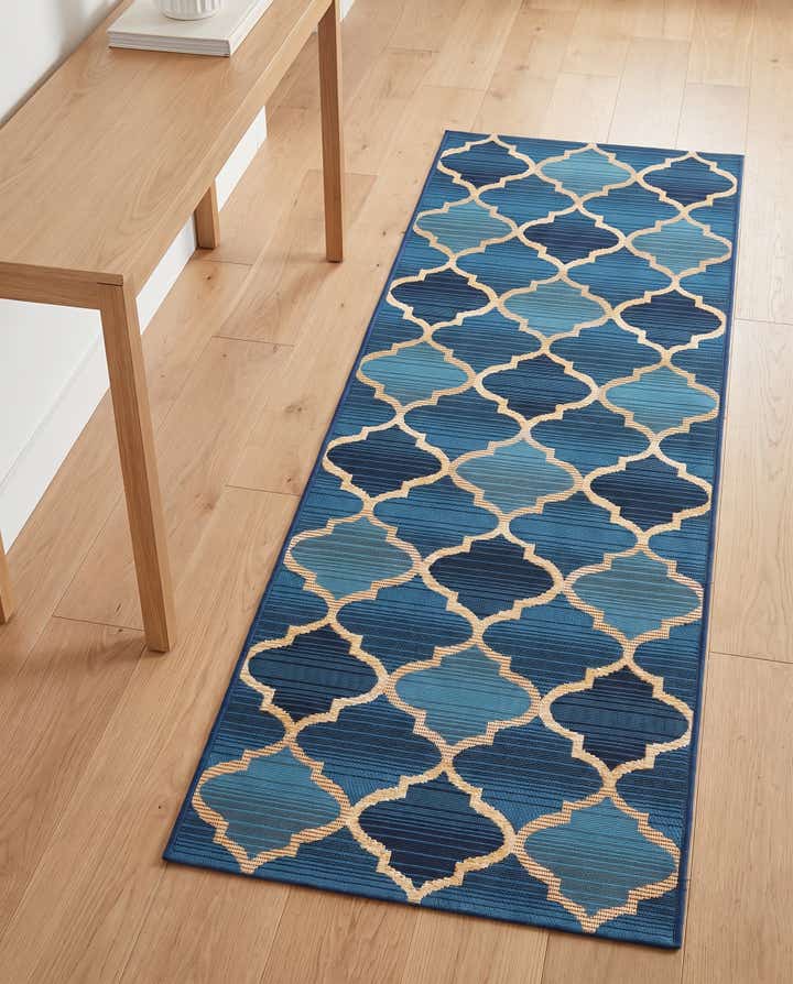 2' x 6' Easy-Clean Lattice Indoor / Outdoor Runner Rug