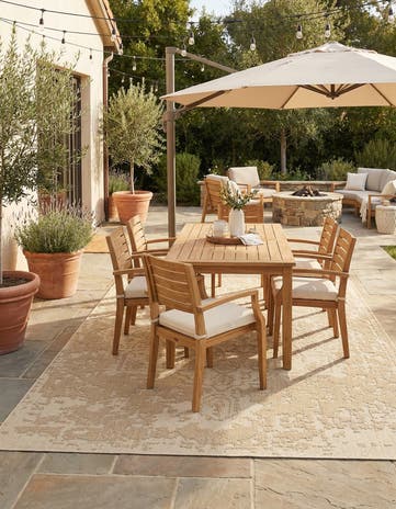 10' x 14' 1 Easy-Clean Traditional Indoor / Outdoor Rug